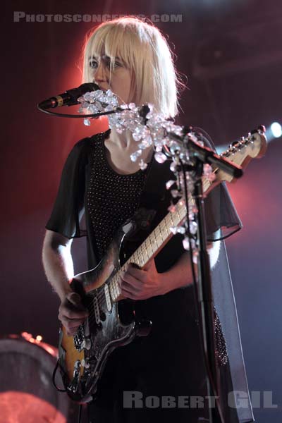 THE JOY FORMIDABLE - 2011-06-24 - PARIS - Hippodrome de Longchamp - Rhiannon Bryan